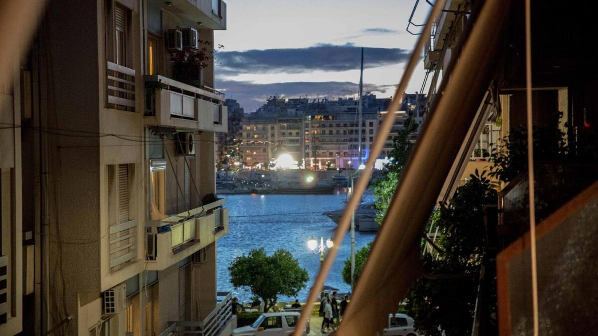 Cozy Apartment With Sea View Next To Marina Zeas Piräus Exterior foto
